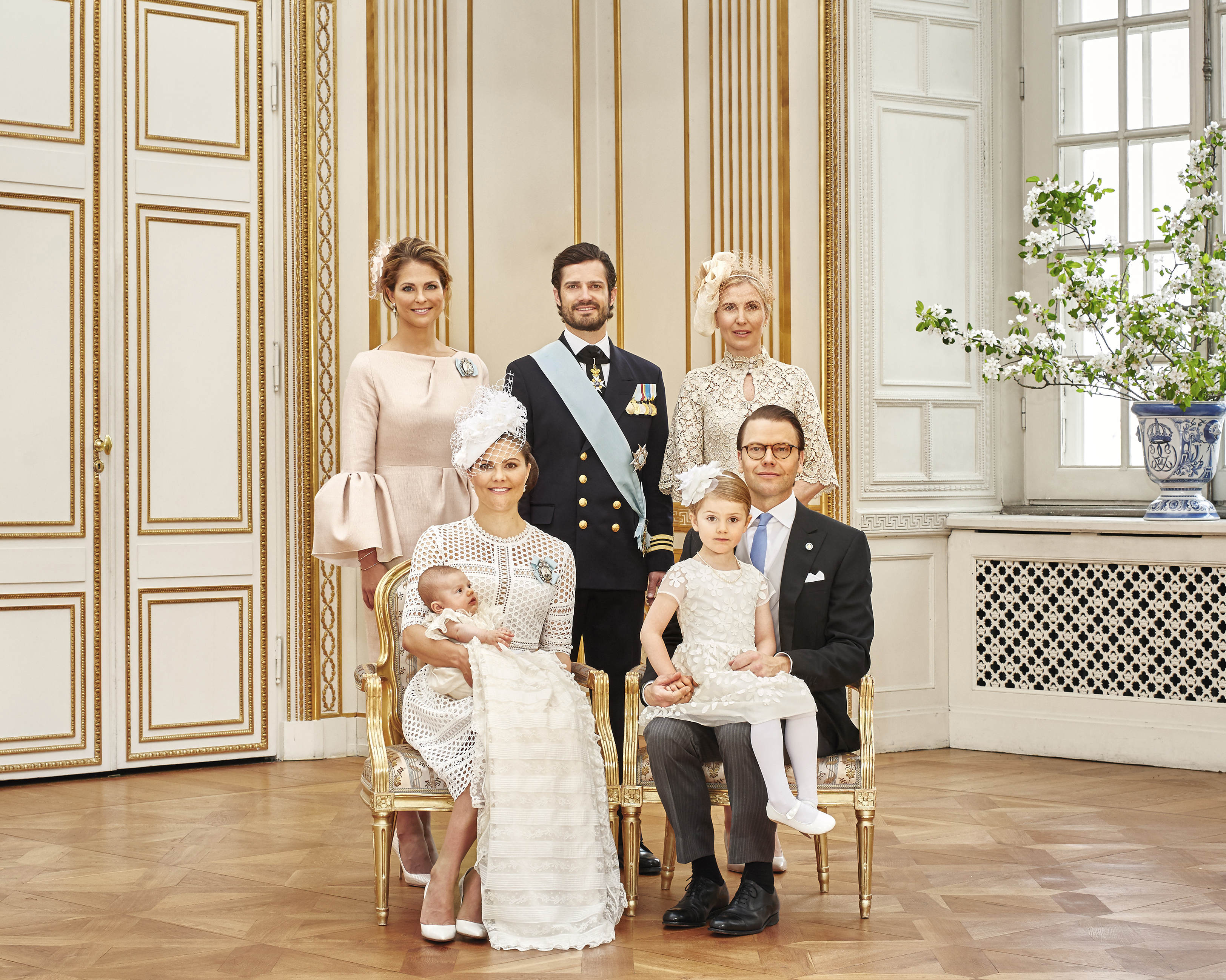 Шведската принцеса Виктория със съпруга си принц Даниел, децата им принцеса Естел и принц Оскар, принцеса Маделин, принц Карл Фи