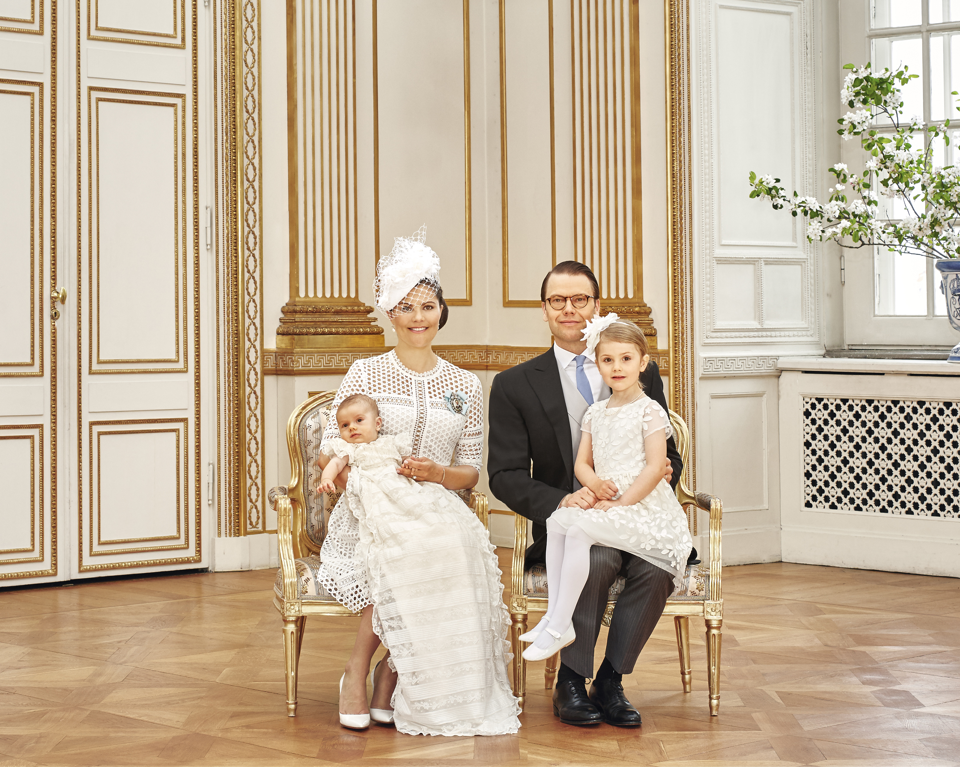 Шведската принцеса Виктория със съпруга си принц Даниел и децата им принцеса Естел и принц Оскар