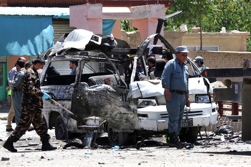 Талибани нападнаха автобуси в Афганистан и убиват пътници