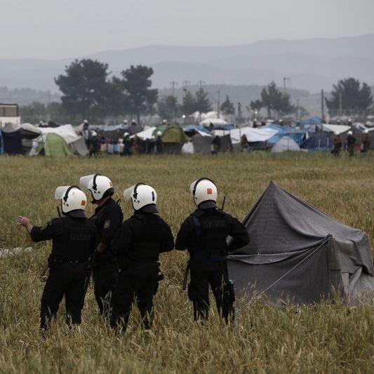 Европейската охрана ще действа срещу бежанския натиск