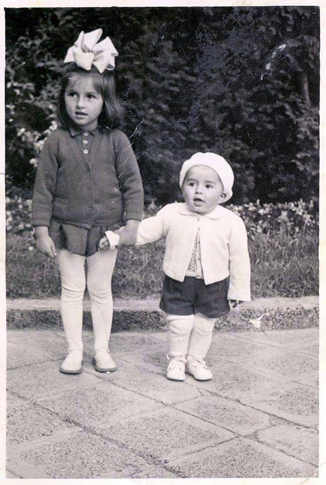 Борисов честити 1 юни със своя детска снимка с кака си