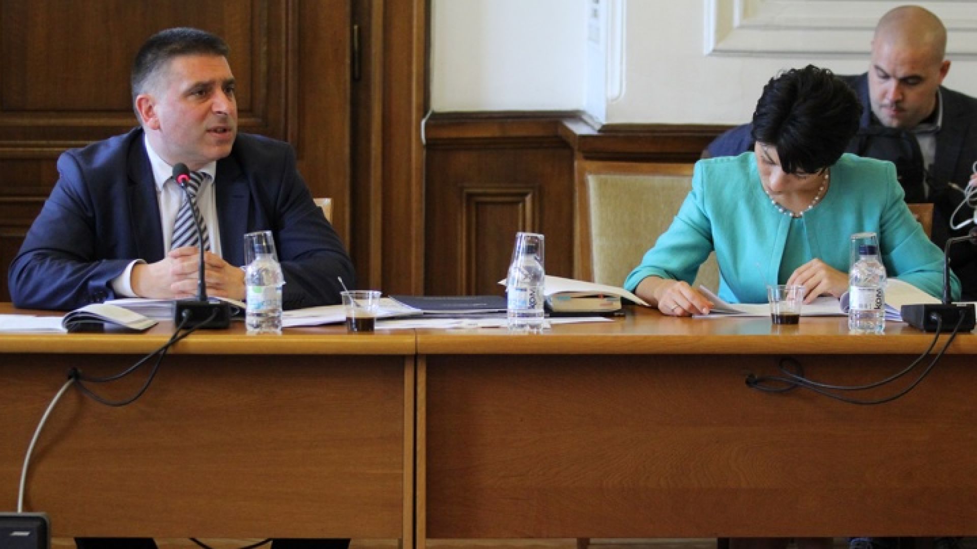 Правната комисия в парламента отхвърли ветото на президента Румен Радев