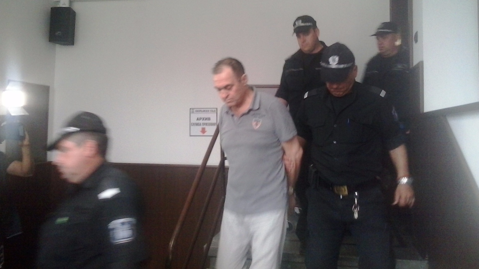 Отложиха делото срещу Иван Евстатиев, той остава в ареста