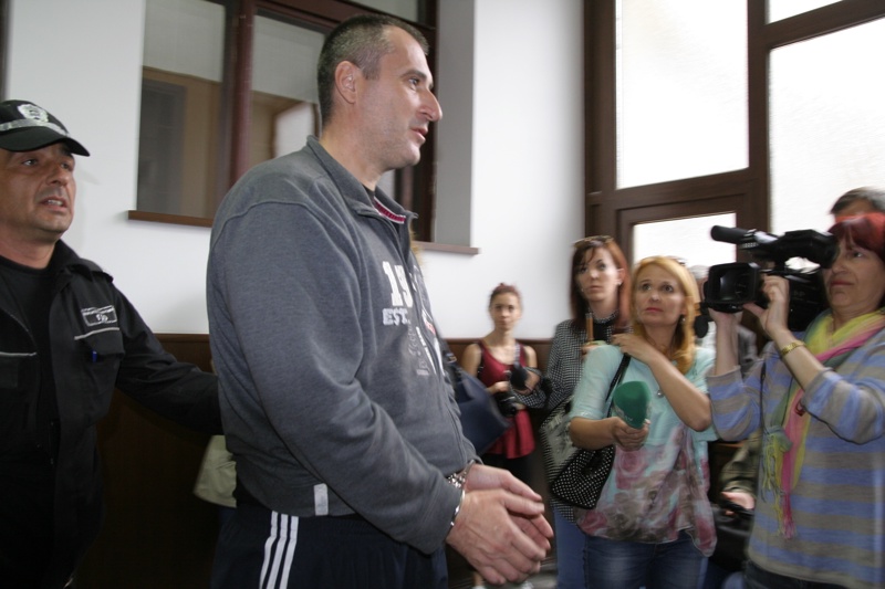 Полицай Караджов е обвинен за убийството на родителите си