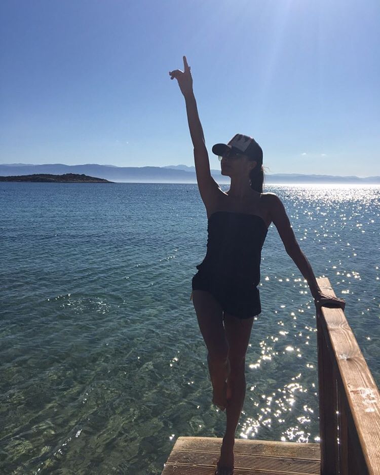 Виктория Бекъм на почивка в Гърция