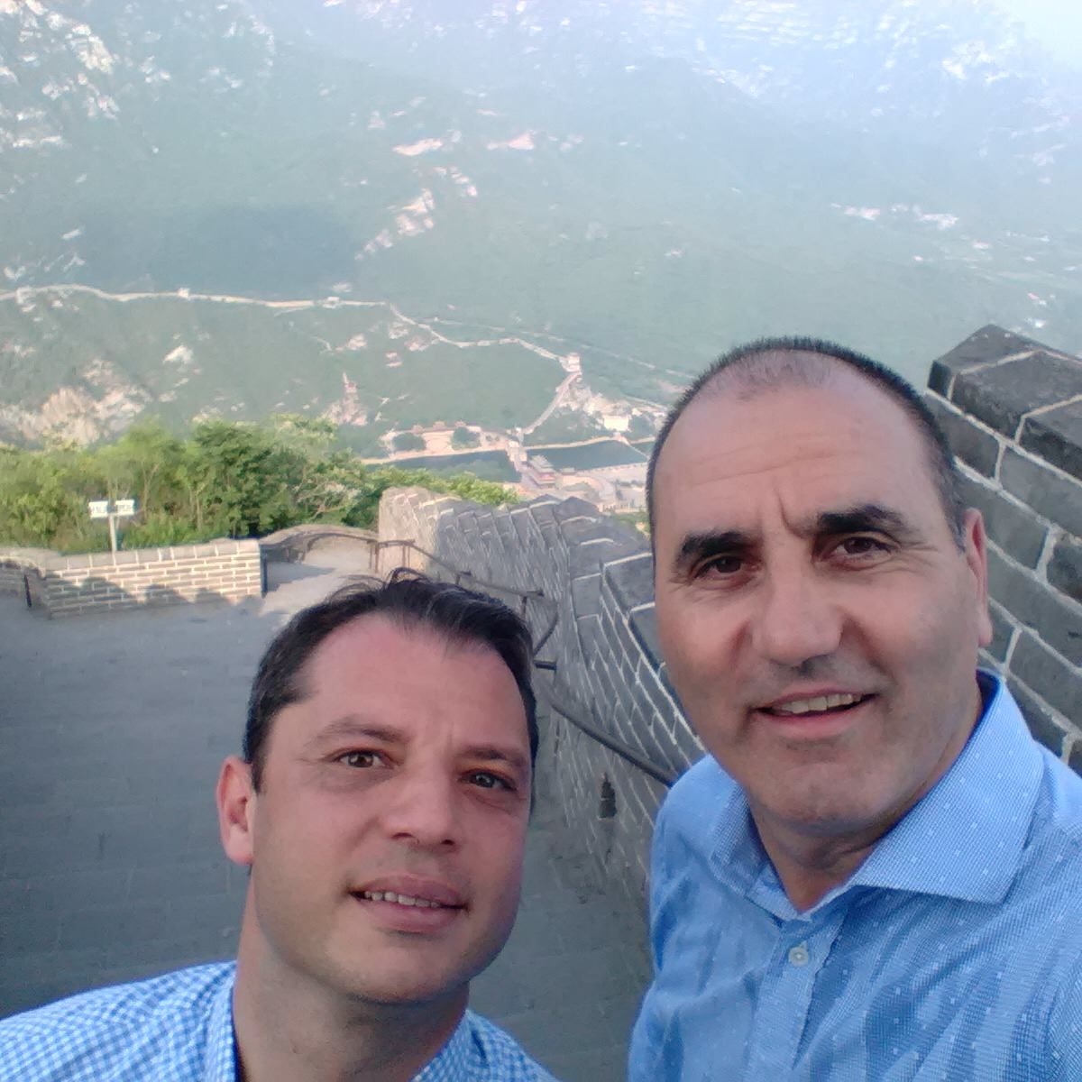 Неотдавна Цветан Цветанов и Делян Добрев си направиха селфи на Великата китайска стена
