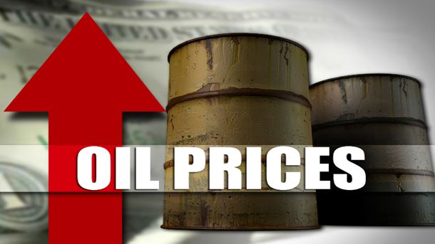 Петролът поскъпна към нови върхове за 2016-а на фона на обезценяващия се долар и намаляващите петролни запаси в САЩ