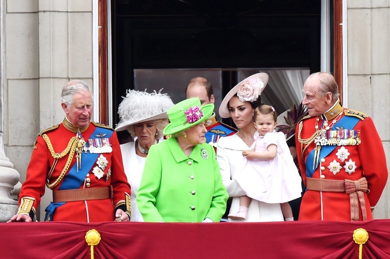 Принц Чарлз, Камила, кралица Елизабет II, принцеса Шарлот, принц Филип