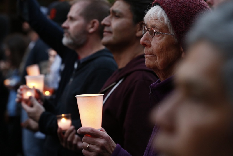 Бдение в Сан Фрянциско в памет на убитите в Орландо