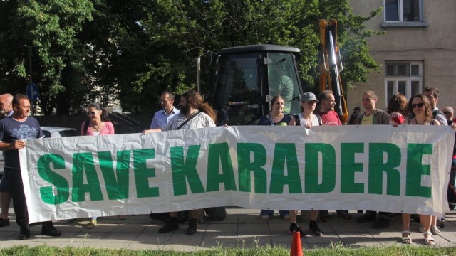 Протестиращи пред МРРБ: Долу ръцете от Карадере