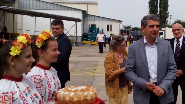 Президентът откри нова производствена база за преработка на плодове в Летница