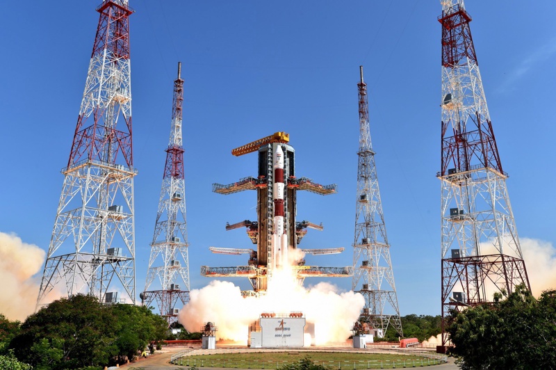 Индия изстреля с една ракета 20 спътника
