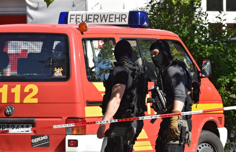 Нахлулият в кино в Германия е убит от полицията
