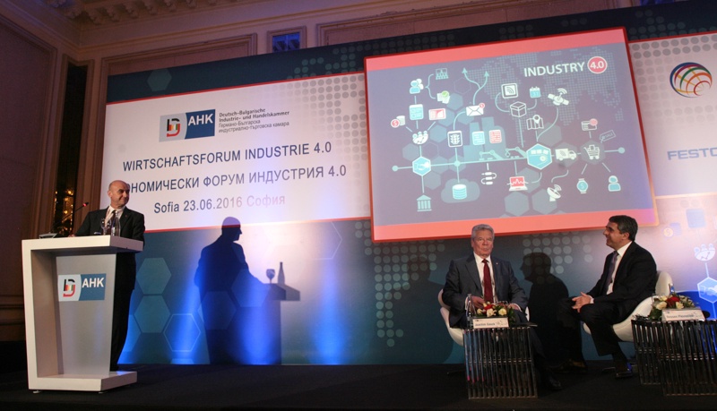 Росен Плевнелиев и германският му колега Йохаим Гаук откри откриха икономически форум ”Индустрия 4.0” в София