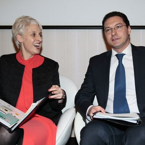Министър Даниел Митов се срещна с посланика на Великобритания Ема Хопкинс