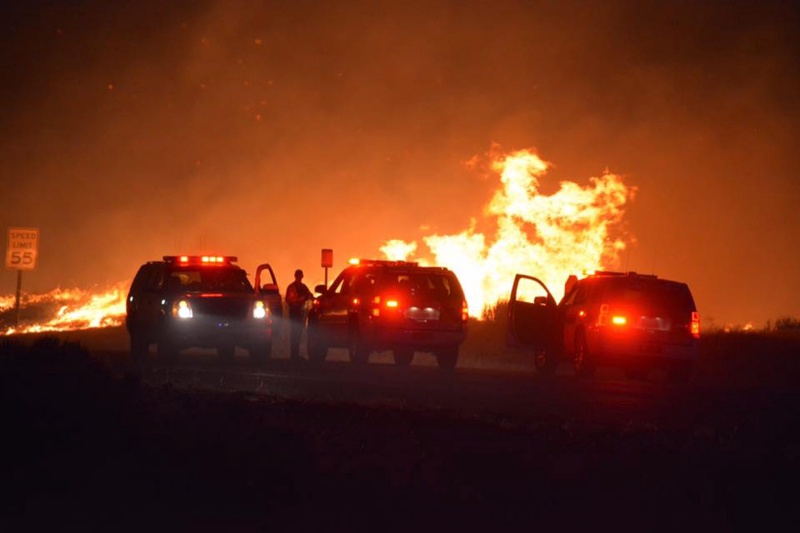 Пожарът в Калифорния обхвана и отдалечени населени места в полите на планинската верига