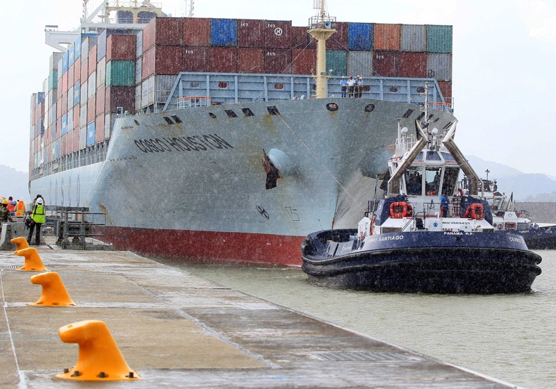 Обновеният Панамски канал започва да приема мегакораби
