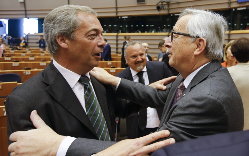 Жан-Клод Юнкер и Найджъл Фараж в Европарламента