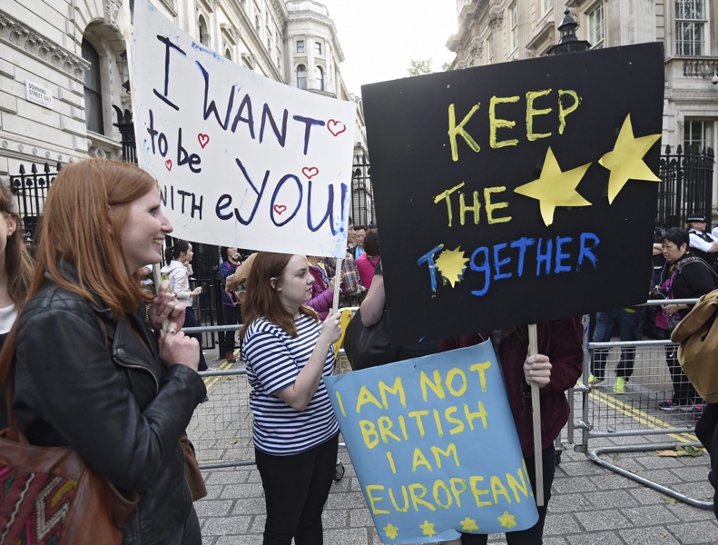 Ренци: Страните от ЕС да дадат гражданство на учещи британци