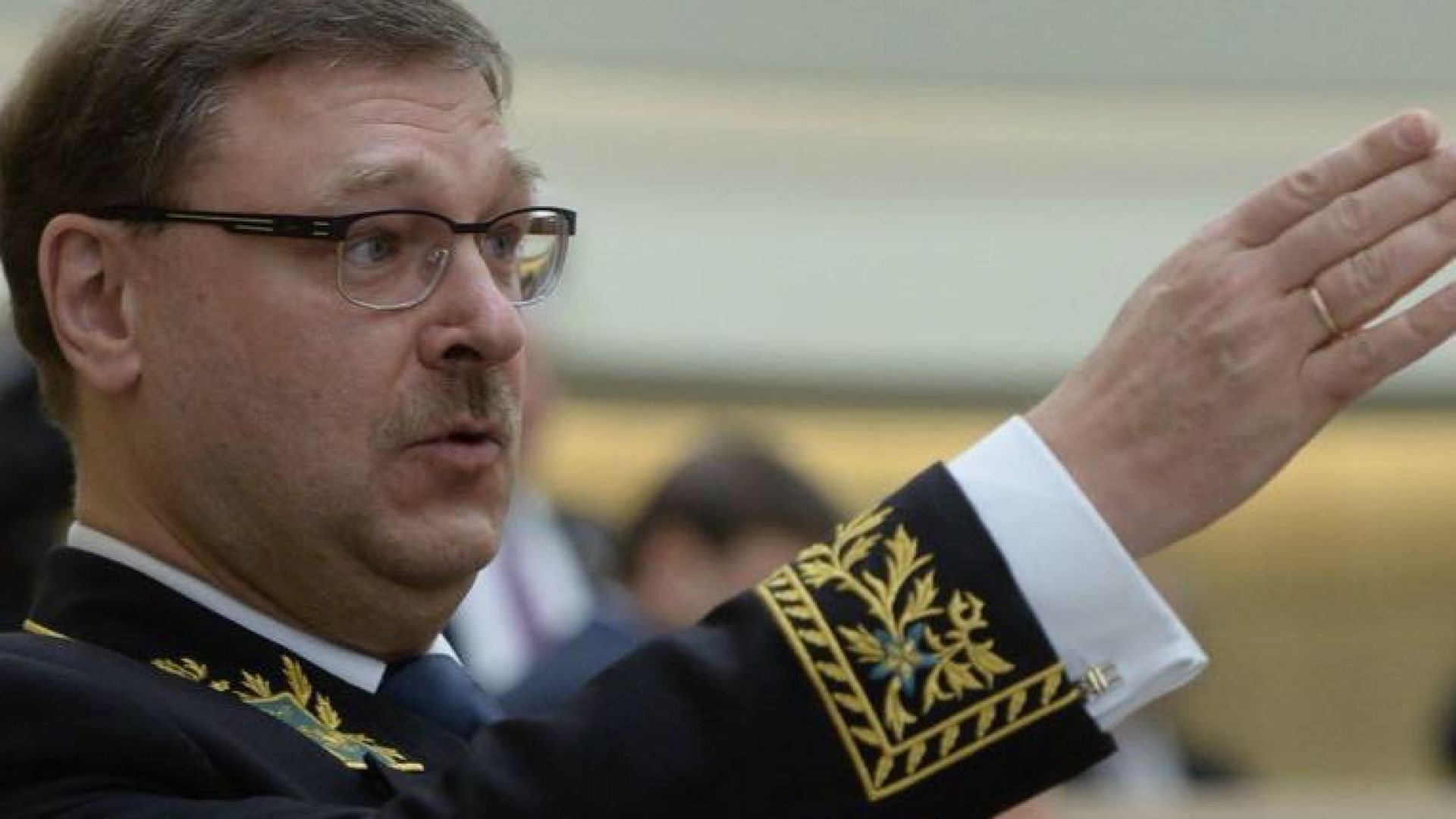 Руският сенатор Константин Косачов е разтревожен от съобщенията за задържането