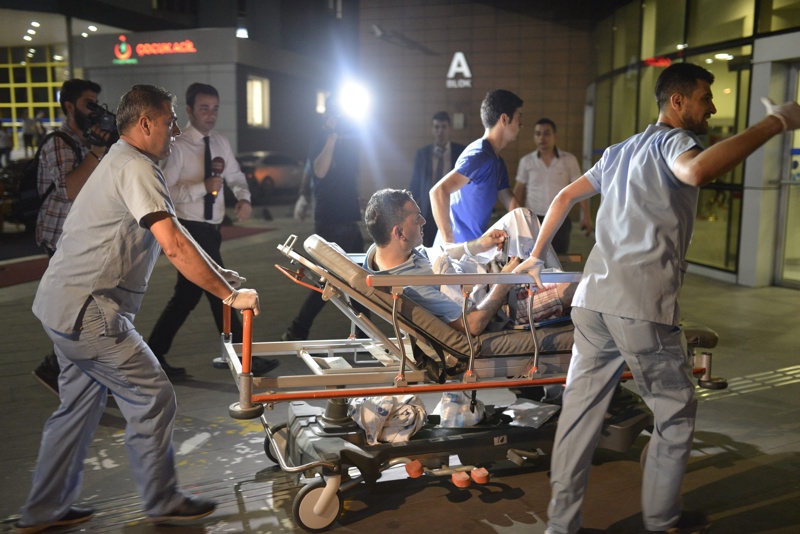 Десетки загинали в атентатите на летището в Истанбул