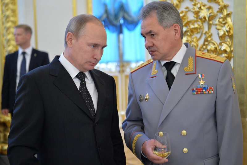 Владимир Путин и Сергей Шойгу на среща с курсанти на военни академии