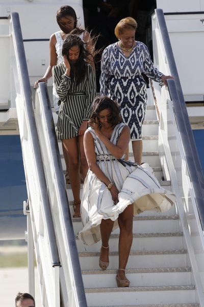 Мишел Обама с дъщерите си Малия и Саша, и майка си в Мадрид