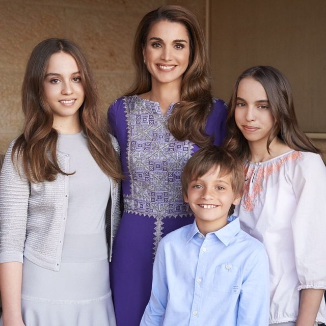 Йорданската кралица Рания с децата си