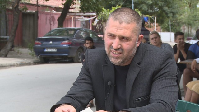 Пловдивският съветник Айри Мурад най-после взе матурата