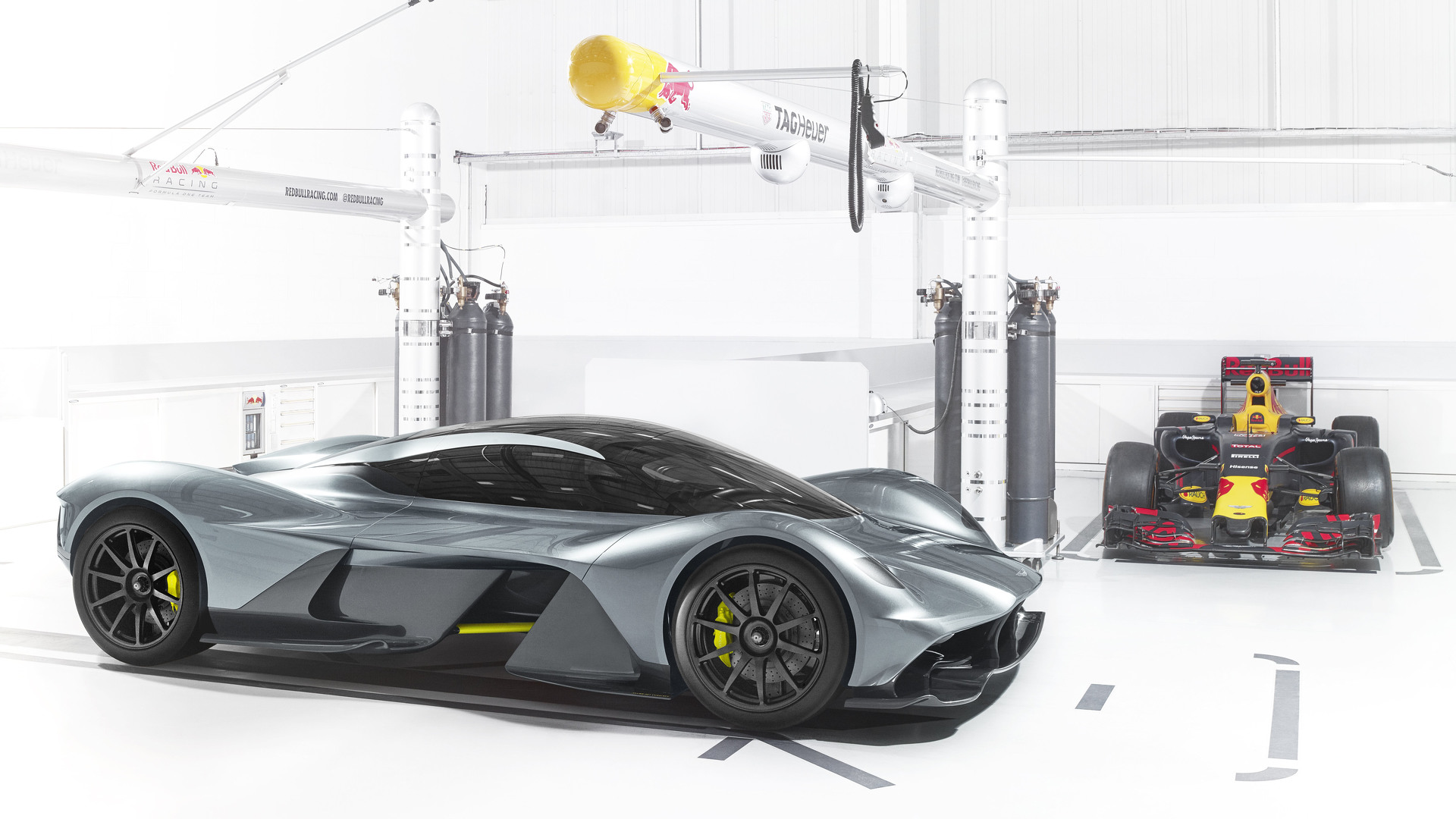 Aston Martin ще сканира клиентите