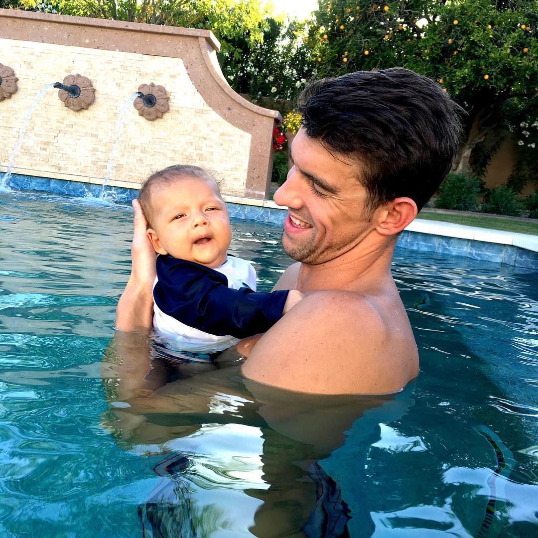 Майкъл Фелпс вече учи 2-месечния си син да плува