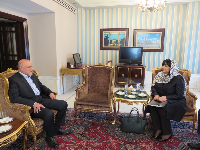 Министърът на енергетиката Теменужка Петкова в кабинета на министъра на петрола на Ислямска република Иран Бижан Намдар Зангане