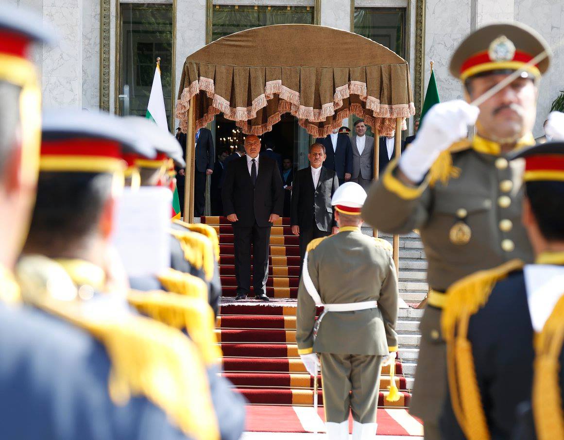 Българският премиер беше приет в ислямската република с почести