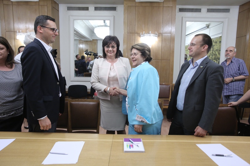 Бившите съпартийки Корнелия Нинова и Татяна Дончева заговориха за обединение