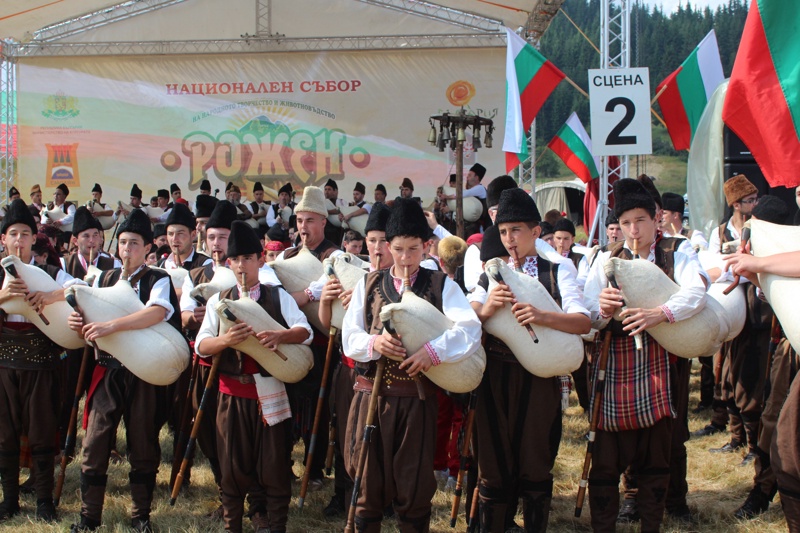 Роженският събор отбелязва 125-годишнината си с внушително българско знаме от близо 7 000 кв.м 