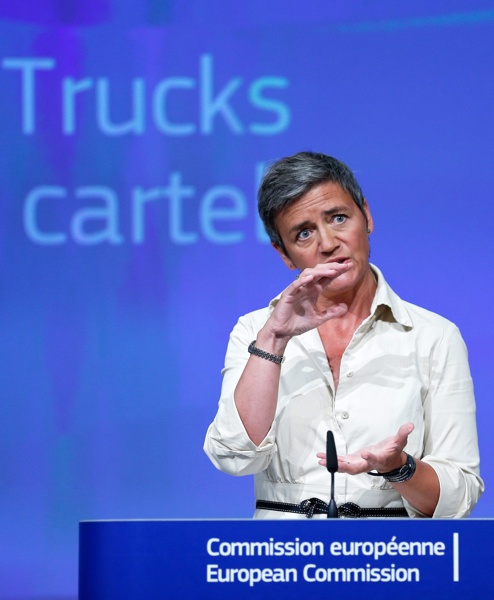 ЕС глоби водещи произодители на камиони с рекордна глоба