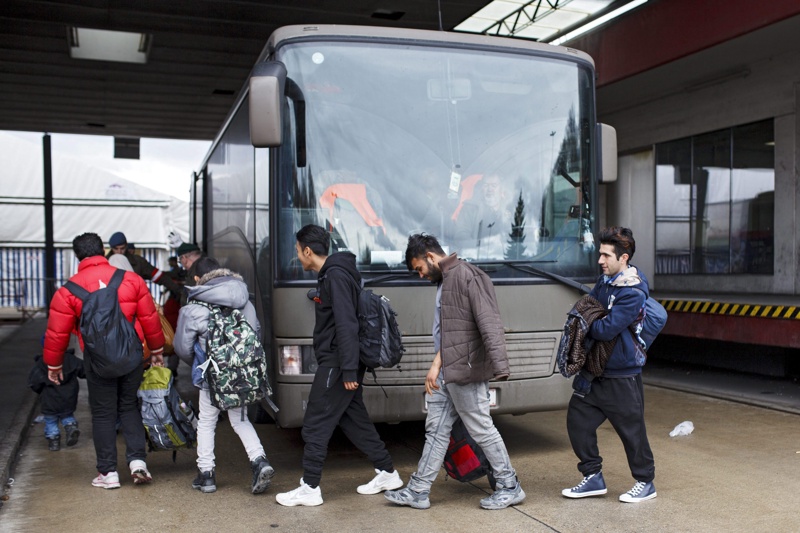Самолет с 14 мигранти пристига у нас от Австрия