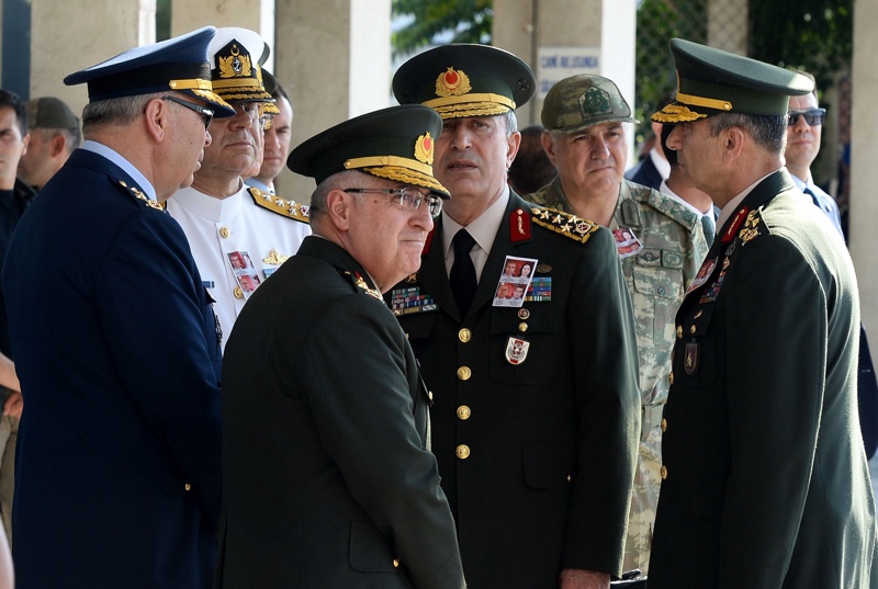 Лоялни на Ердоган генерали и адмирали по време на траурната церемония за жертвите от опита за преврат на 15-16