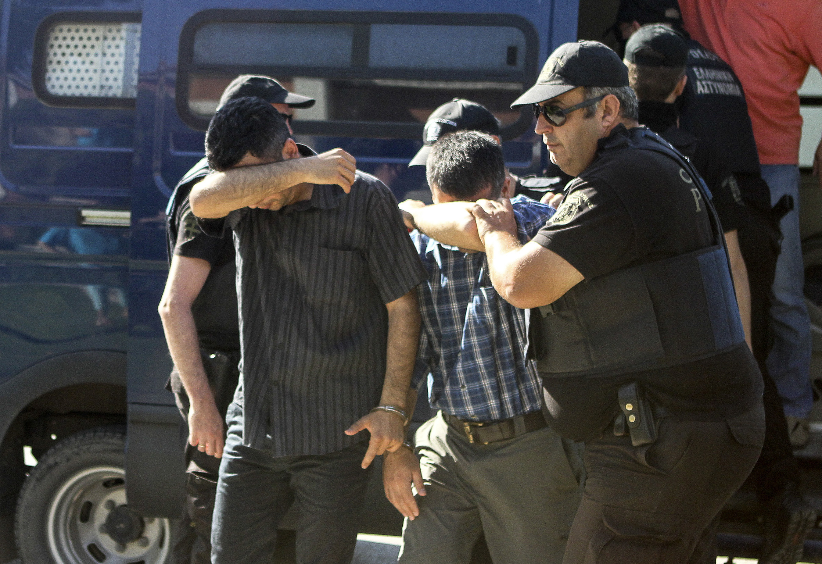 Напрежение между Анкара и Атина заради избягали военни