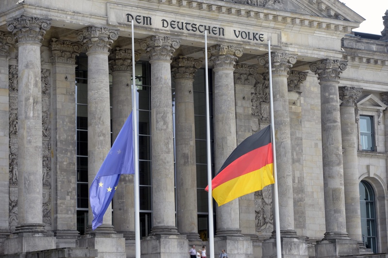 Знамената в Германия са спуснати наполовина
