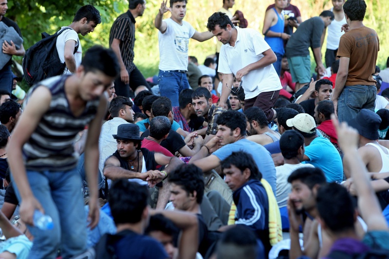 Над 2 600 нелегални мигранти изселени от Париж за един ден