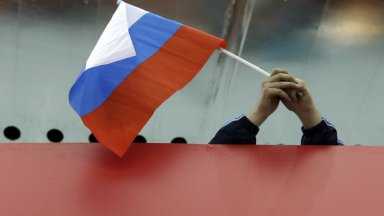 Дрон развя руски флаг в небето над Киев (видео)