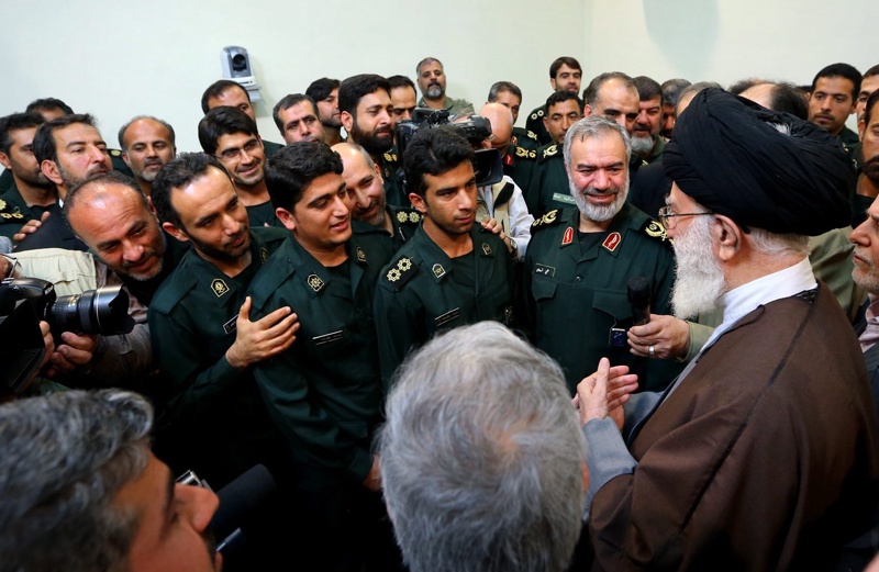 Членове на Корпуса на гвардейците на ислямската революция в среща с върховния духовен лидер на Иран Али Хаменей