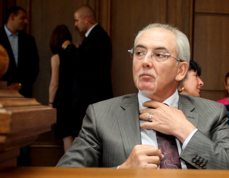 Лидерът на партията Лютви Местан дойде лично в съдебната зала