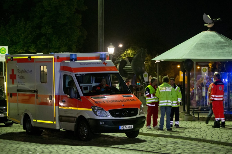 Линейка в Ансбах на мястото на взрива, в който бяха ранени 12 души, а атентаторът загина