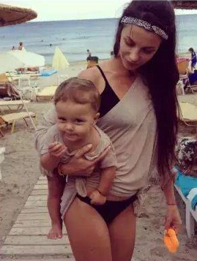 Диляна Попова заведе сина си Борил на море