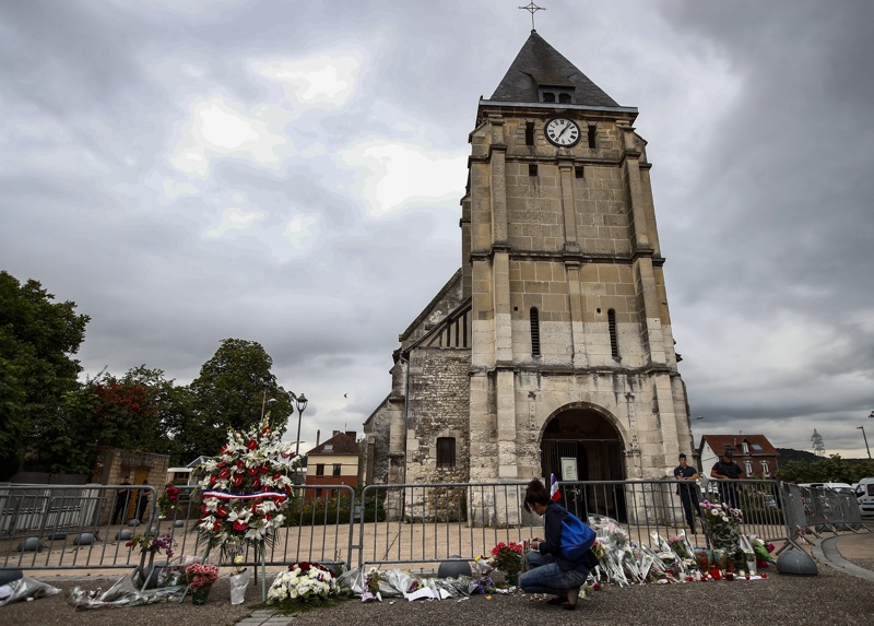 Разпознаха втория терорист от френската църква