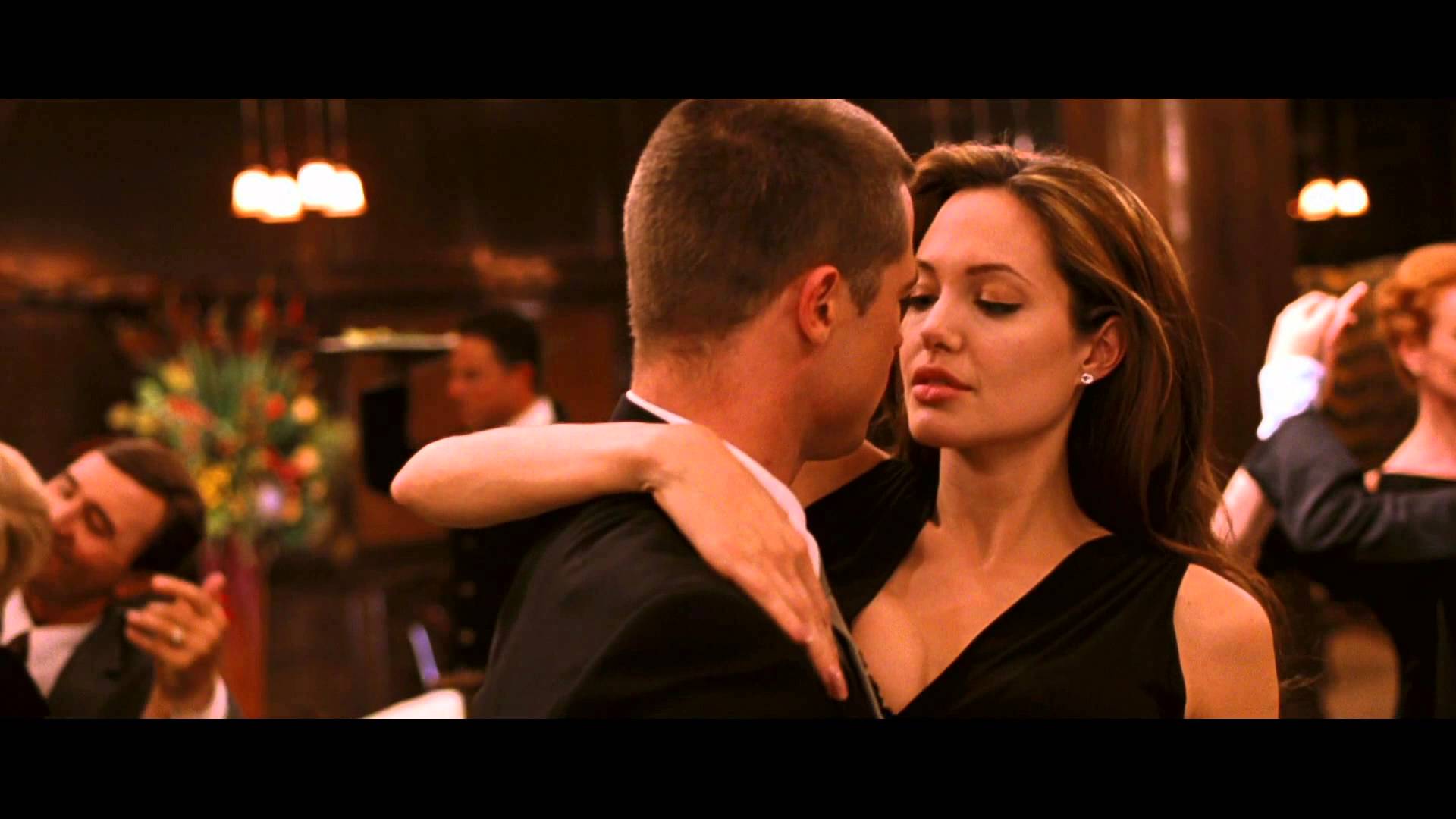 Анджелина Джоли и Брад Пит в ”Мистър и мисис Смит”