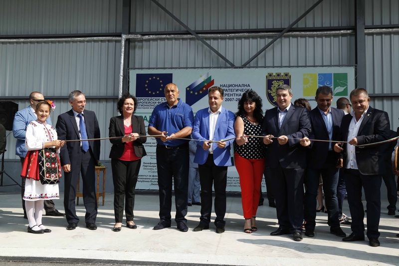 Премиерът Борисов и министърът на околната среда Василева откриха система за управление на отпадъците във Велико Търново