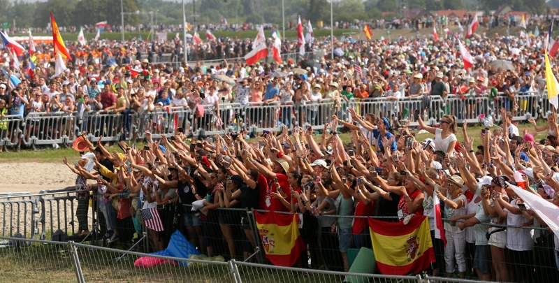 Милиони присъстваха на бдение заедно с папата край Краков